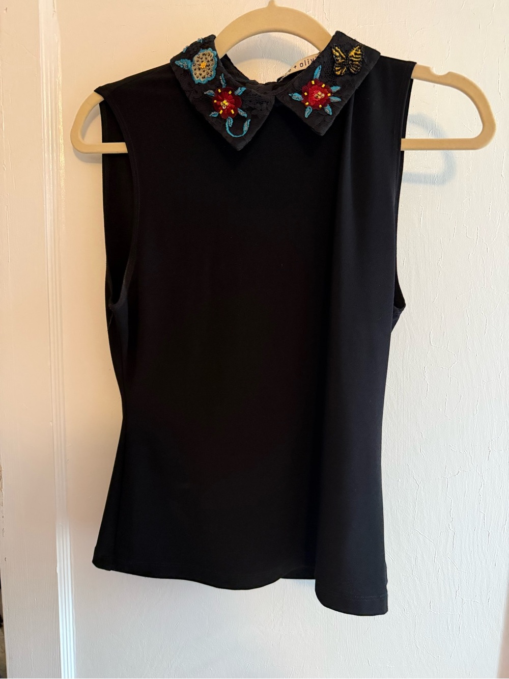 Alice + Olivia Embellished Collar Sleeveless Top Black Size